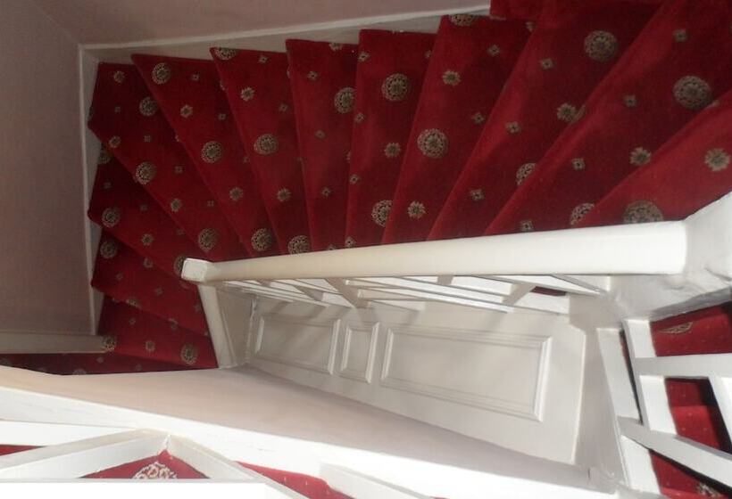 بنسيون Inglestone House Guest House