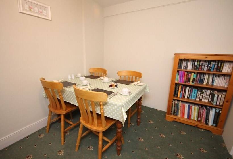 بنسيون Inglestone House Guest House