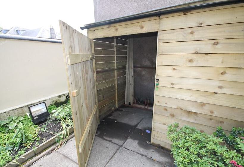 بنسيون Inglestone House Guest House