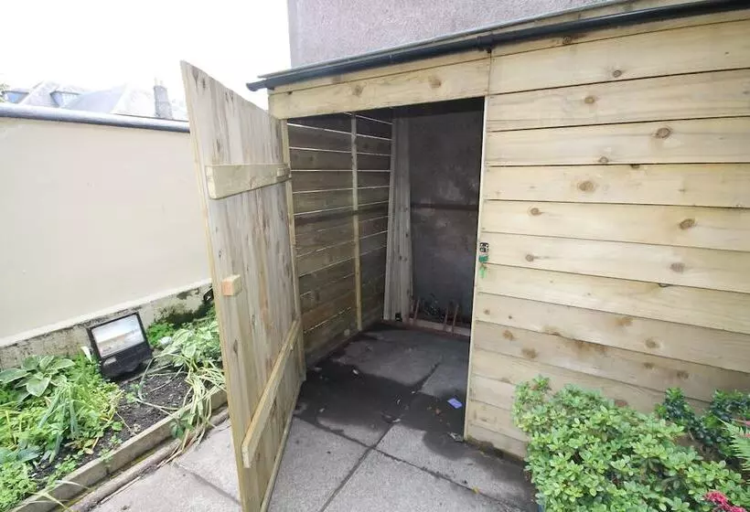 Majatalo Inglestone House Guest House