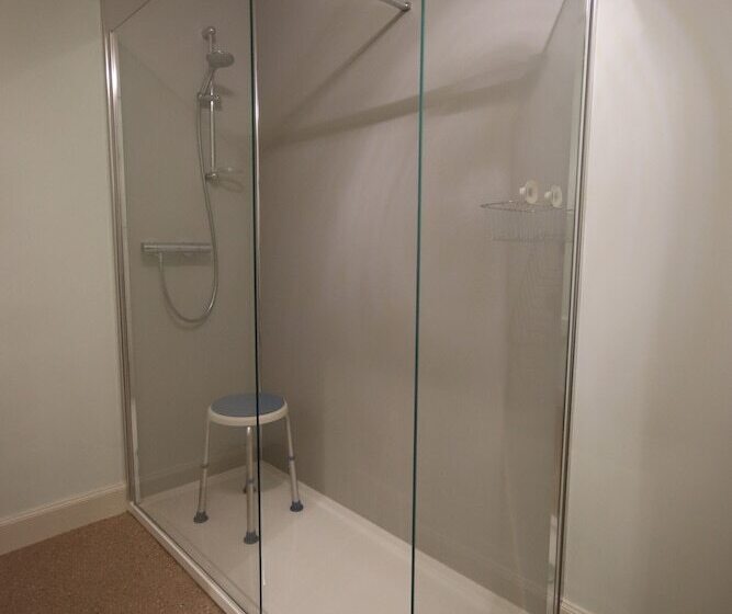 بنسيون Inglestone House Guest House