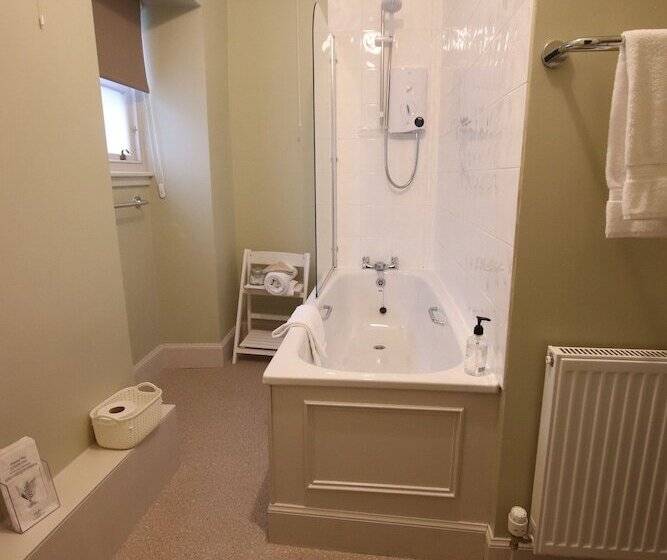 بنسيون Inglestone House Guest House