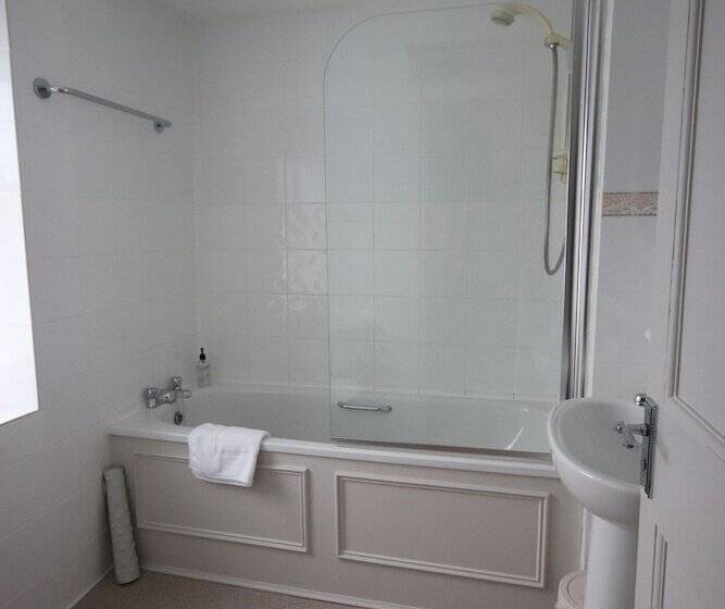 بنسيون Inglestone House Guest House