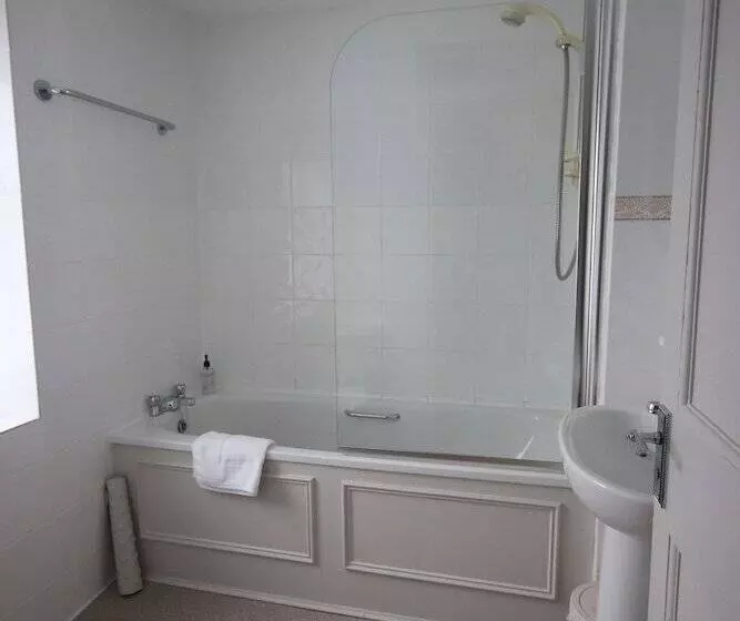 Majatalo Inglestone House Guest House