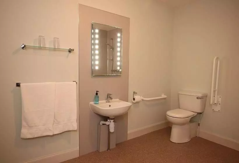 Majatalo Inglestone House Guest House