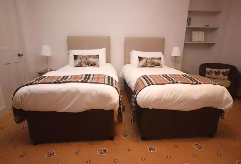 Majatalo Inglestone House Guest House