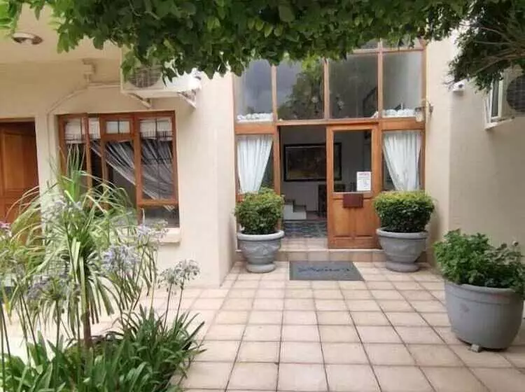 Majatalo Rene S Guest House