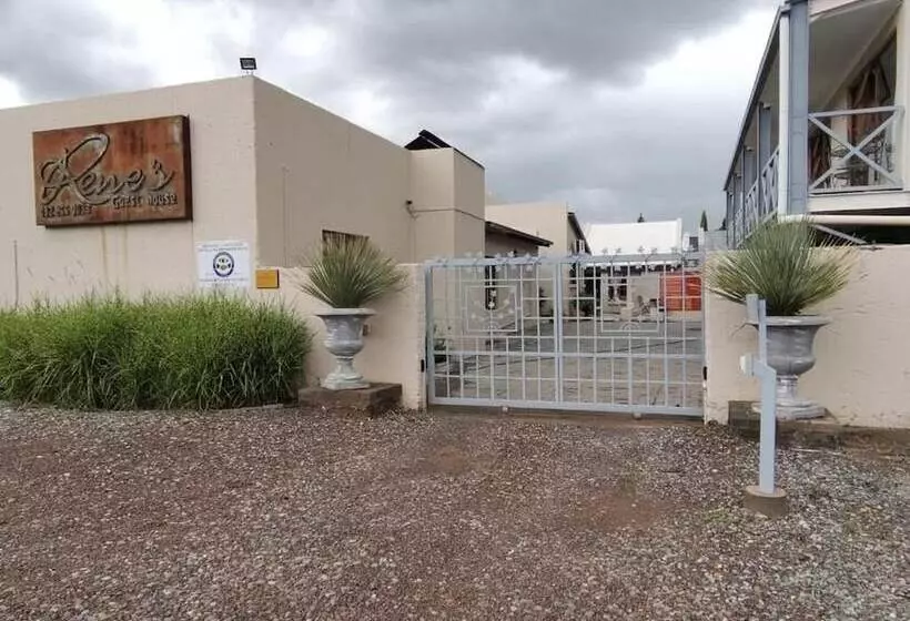 Majatalo Rene S Guest House