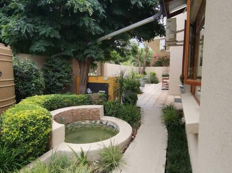 פנסיון Rene S Guest House