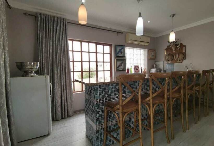 פנסיון Rene S Guest House