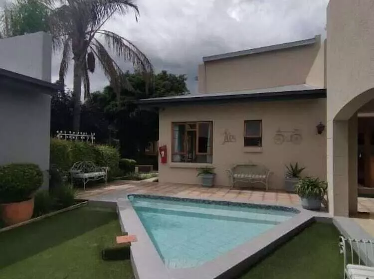 Majatalo Rene S Guest House