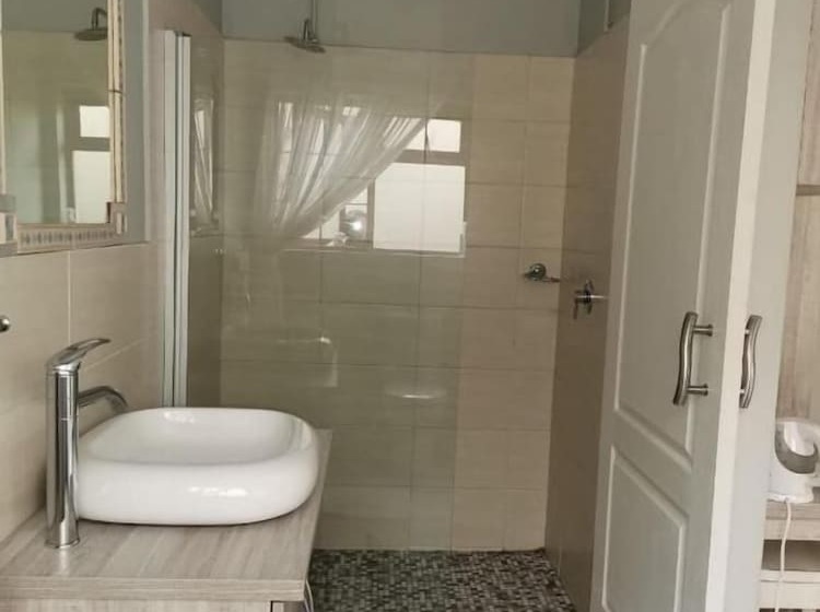 פנסיון Rene S Guest House