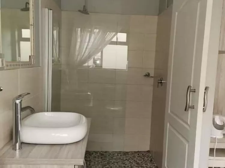 Majatalo Rene S Guest House