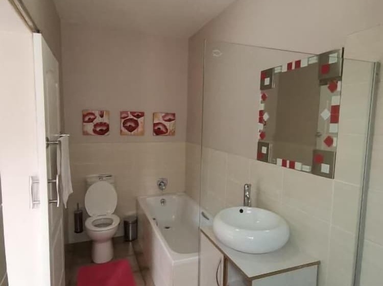 פנסיון Rene S Guest House