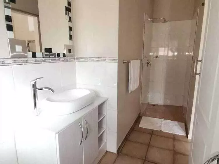 Majatalo Rene S Guest House