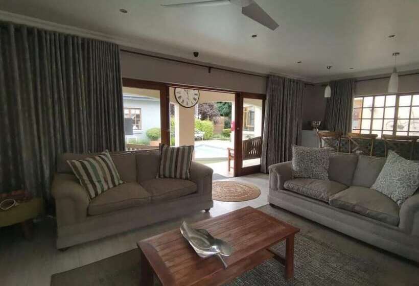 פנסיון Rene S Guest House