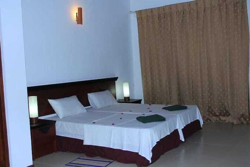 Пансион The Coconut Garden Hotel & Restaurant