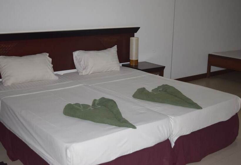 Пансион The Coconut Garden Hotel & Restaurant