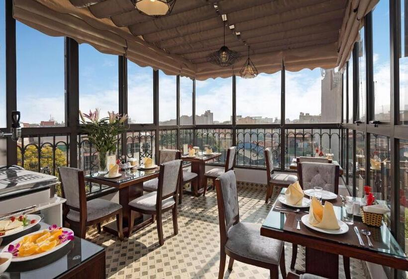 Golden Moon Suite Hotel & Travel