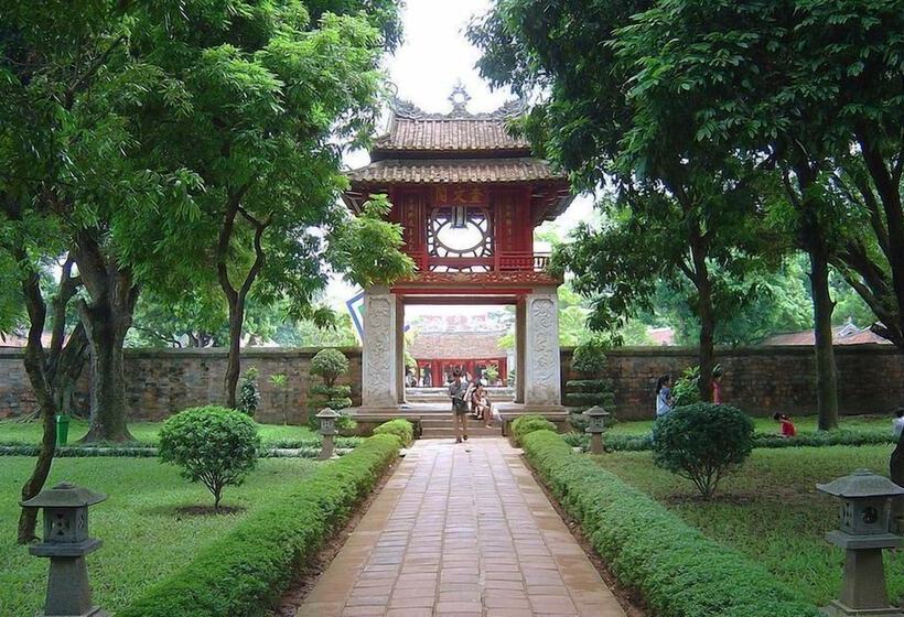 Golden Moon Suite Hotel & Travel