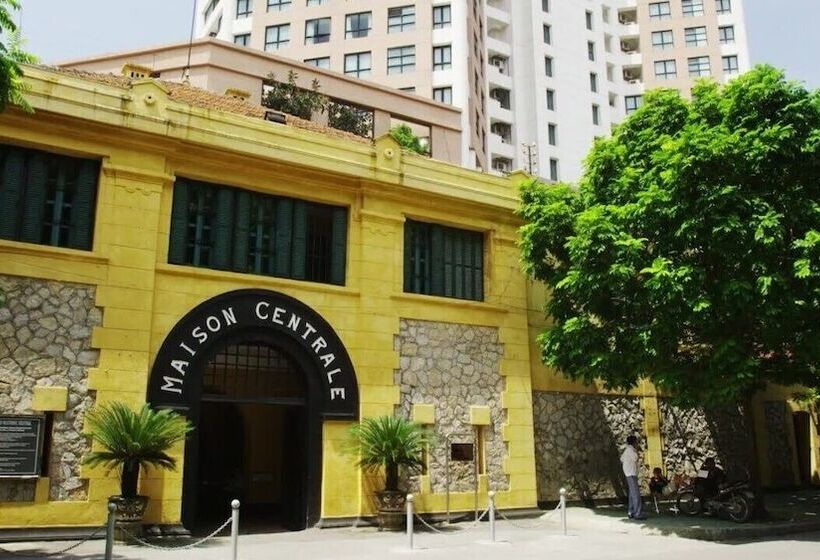 Golden Moon Suite Hotel & Travel