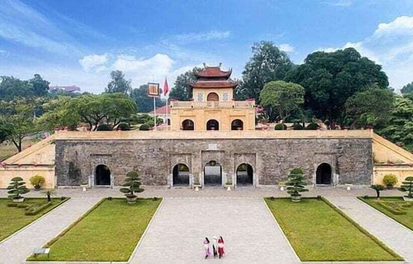 Golden Moon Suite Hotel & Travel