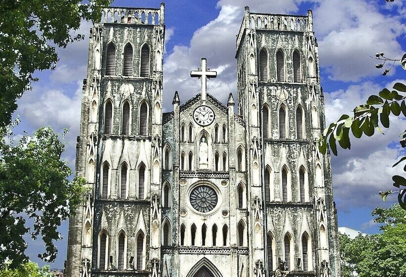 Golden Moon Suite Hotel & Travel