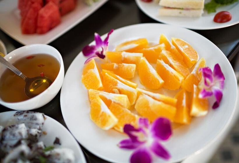 Golden Moon Suite Hotel & Travel