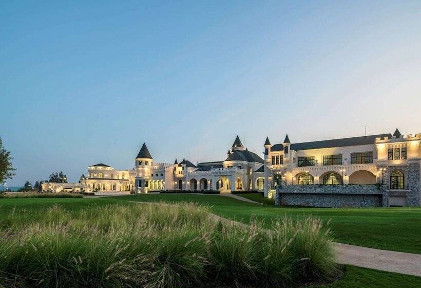 בית מלון כפרי Mövenpick Resort Khao Yai