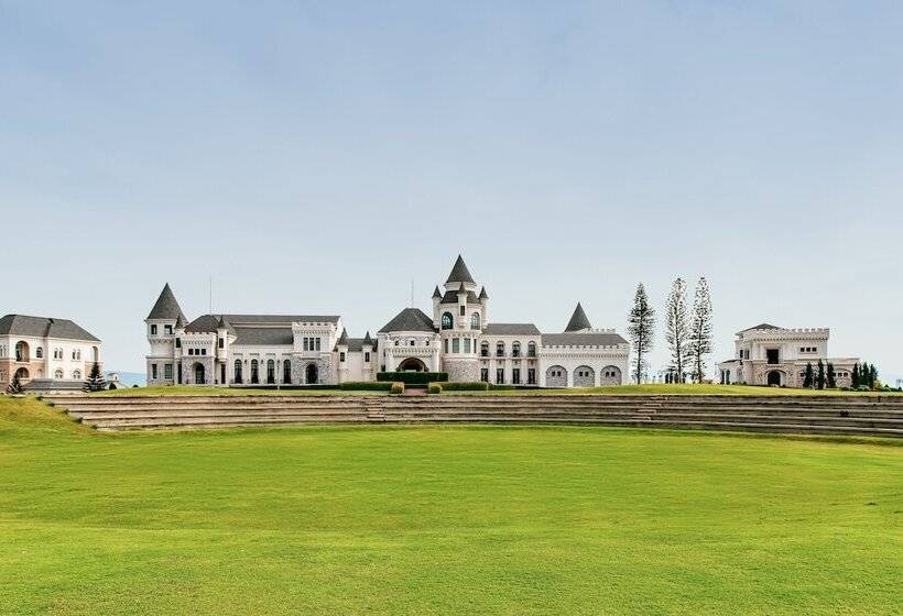 בית מלון כפרי Mövenpick Resort Khao Yai