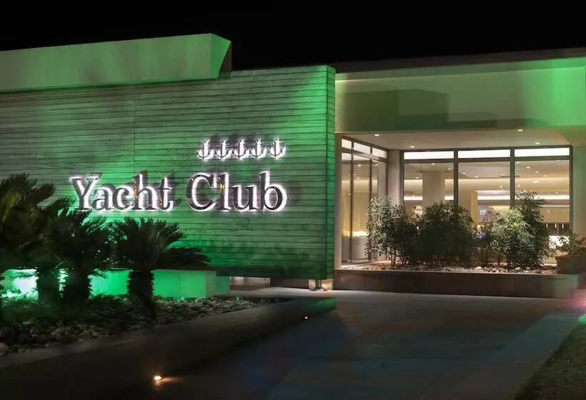 Hotelli Yacht Club