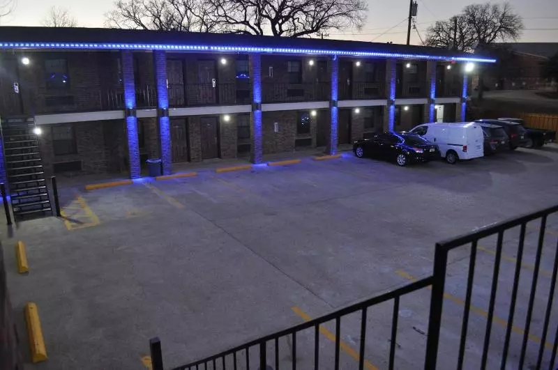 モーテル Trinity Suites Downtown Dallas