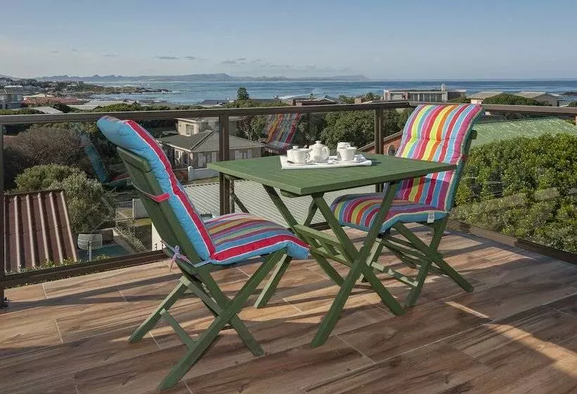 Majatalo White Shark Guest House