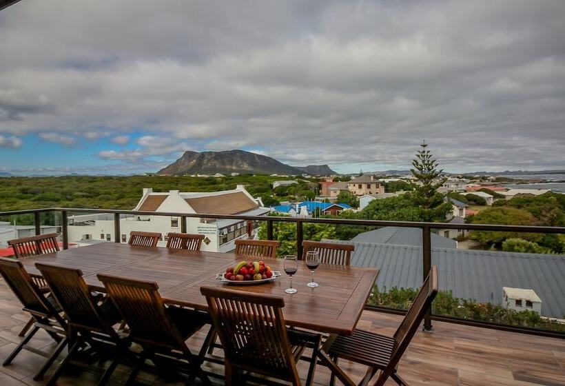 بنسيون White Shark Guest House