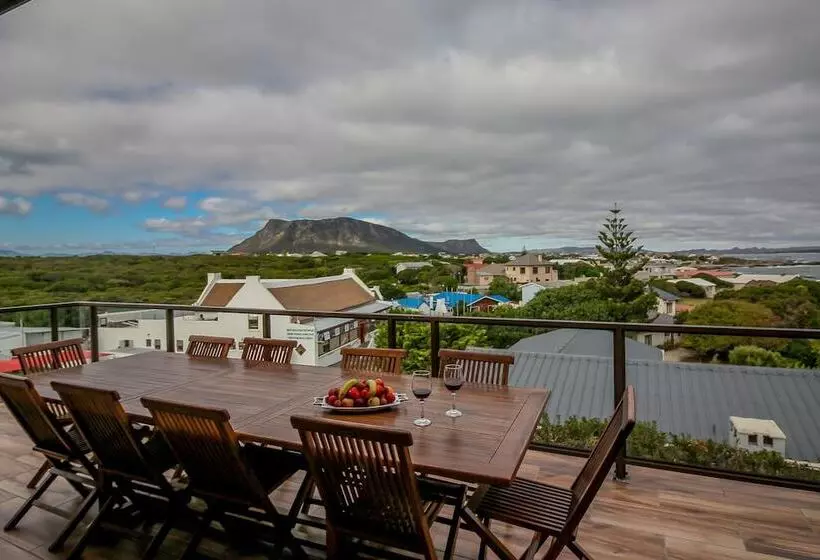 Majatalo White Shark Guest House