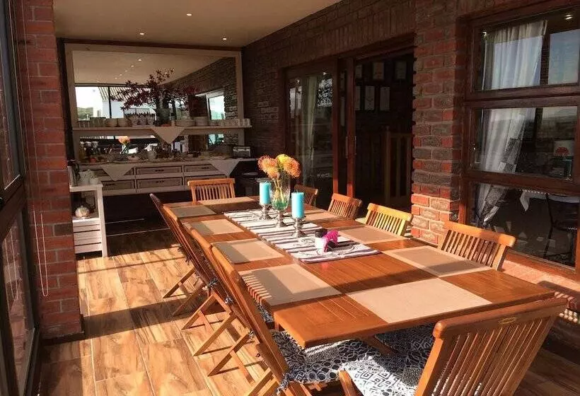 Majatalo White Shark Guest House