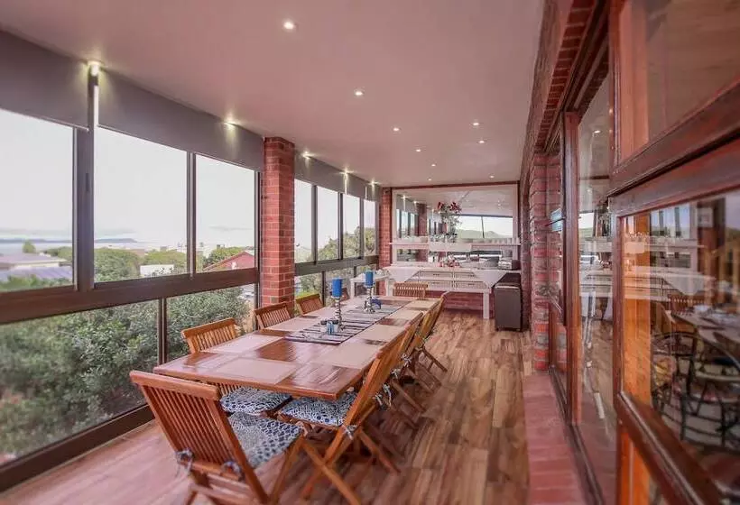 Majatalo White Shark Guest House