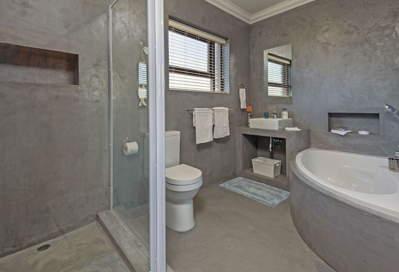 بنسيون White Shark Guest House