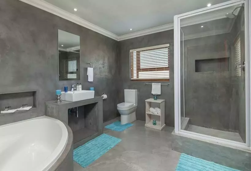 Majatalo White Shark Guest House