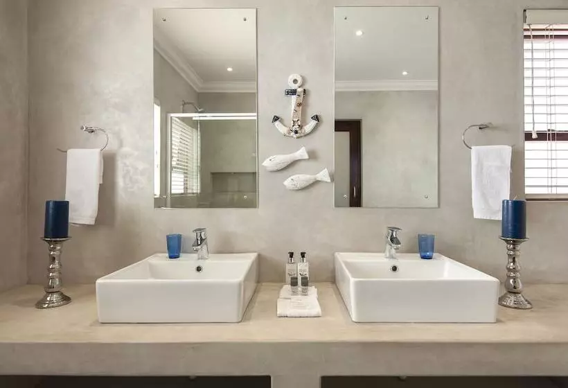 Majatalo White Shark Guest House