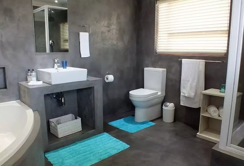 Majatalo White Shark Guest House