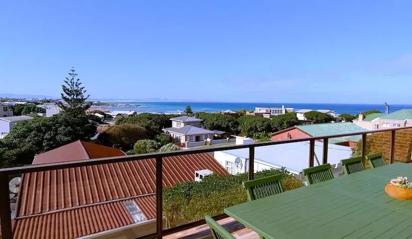 Majatalo White Shark Guest House