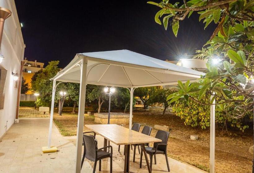 ベッドアンドブレックファースト Villa Giardino Delle Zie  Possibilità Di Servizio Mezza Pensione Cena Al Tavolo Colazione Vicino Osp