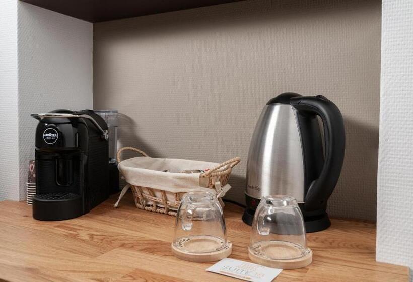 تختخواب و صبحانه Suite 18 Luxury Apartments