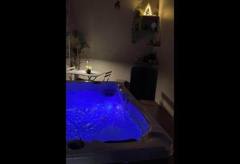 تختخواب و صبحانه Suite 18 Luxury Apartments