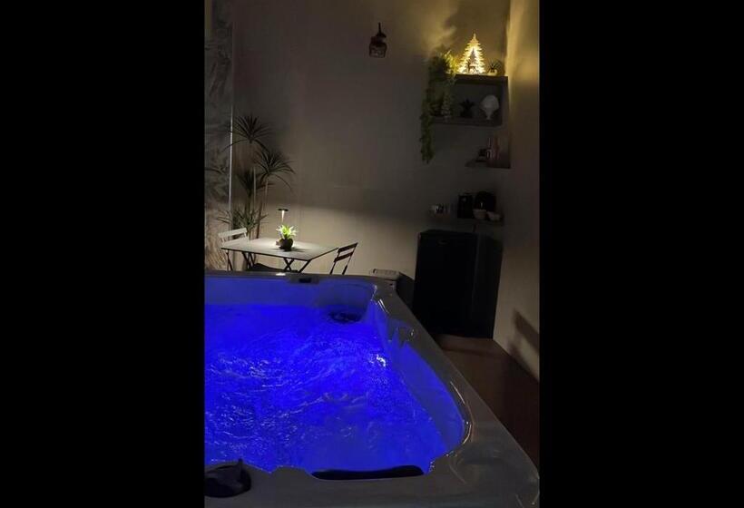 تختخواب و صبحانه Suite 18 Luxury Apartments