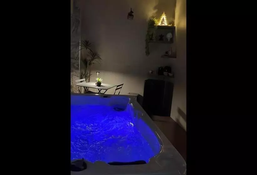 تختخواب و صبحانه Suite 18 Luxury Apartments