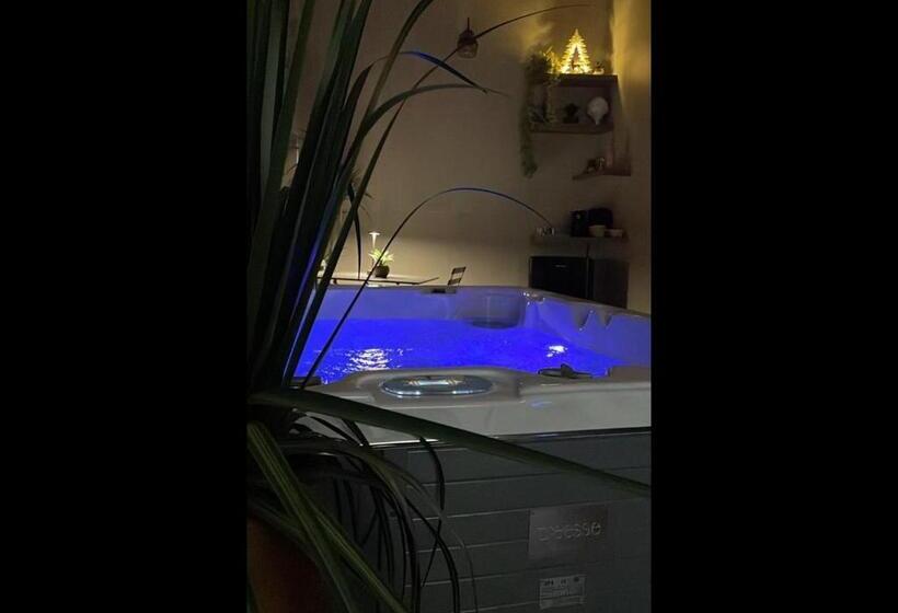 تختخواب و صبحانه Suite 18 Luxury Apartments