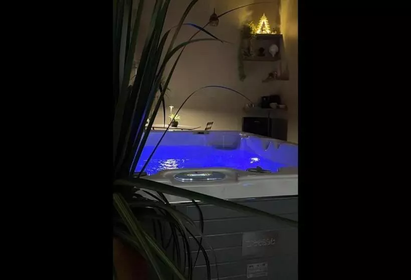تختخواب و صبحانه Suite 18 Luxury Apartments