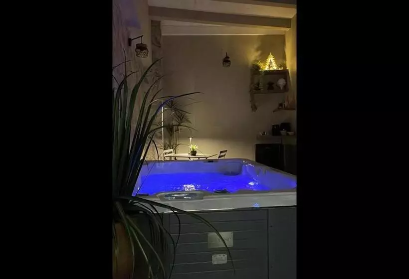 تختخواب و صبحانه Suite 18 Luxury Apartments